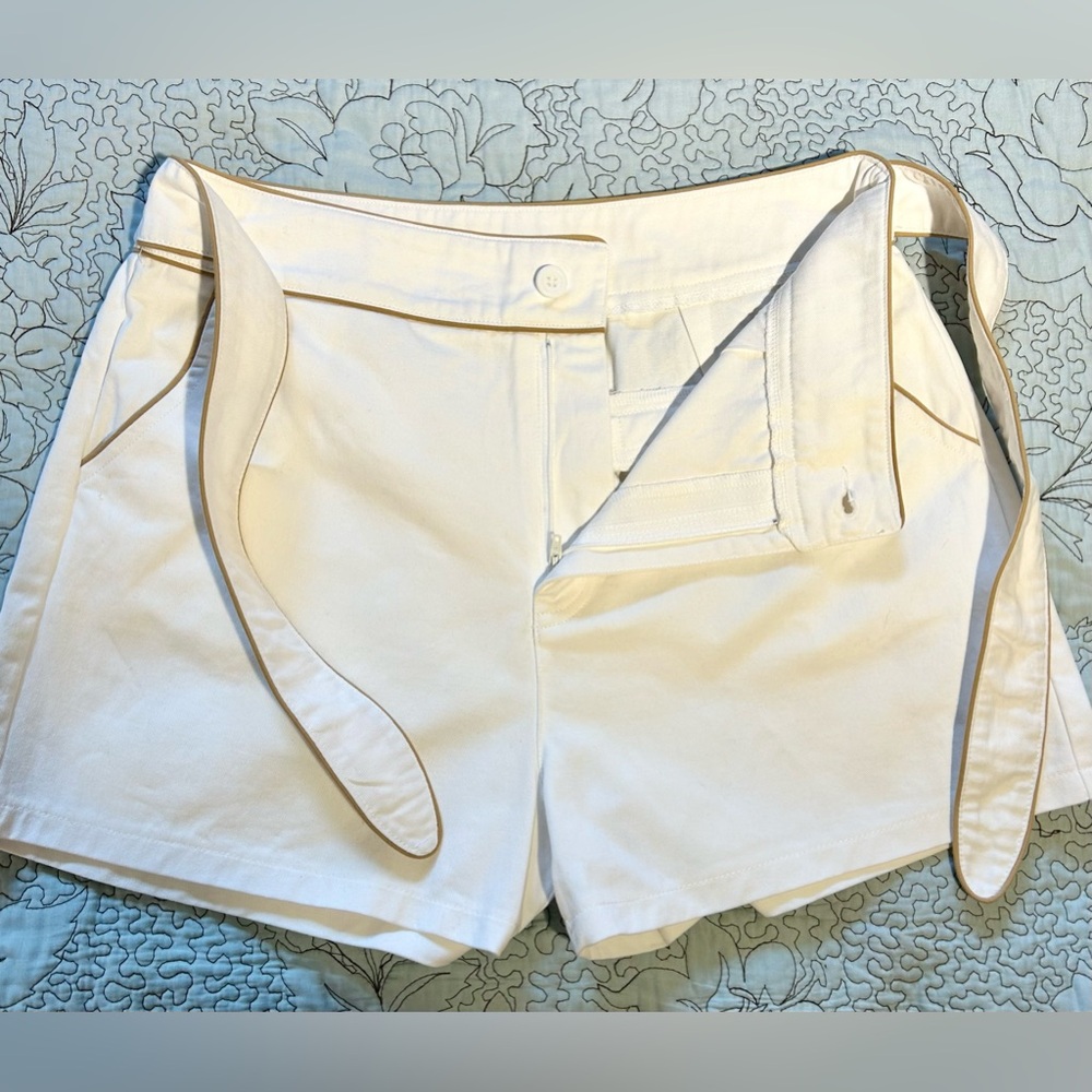 GILLI White Cotton and Tan Piping  Self Tie Belted Preppy Dress Shorts Sz L - Picture 4 of 12